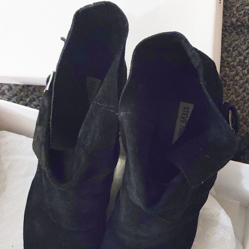 Steve Madden - Black suede boots
